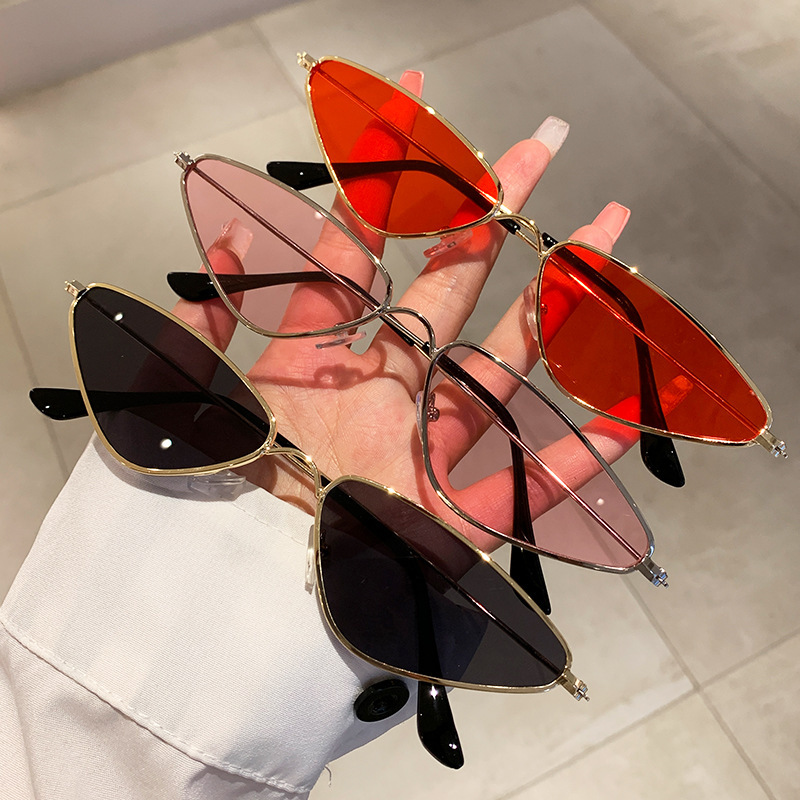 New Version of Cat Eye Small F - Sunglasses Cat Eye 评论和价格